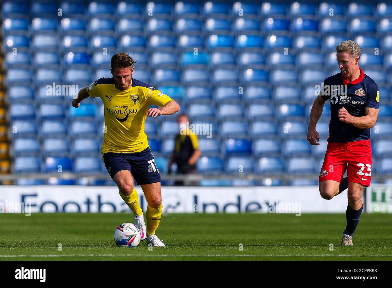 Oxford, Royaume-Uni. 19 septembre 2020. James Henry, d'Oxford United, met le ballon hors de la défense lors du match à huis clos de Sky Bet League 1 entre Oxford United et Sunderland au Kassam Stadium, à Oxford, en Angleterre, le 19 septembre 2020. Photo de Nick Browning/Prime Media Images. Crédit : Prime Media Images/Alamy Live News Banque D'Images