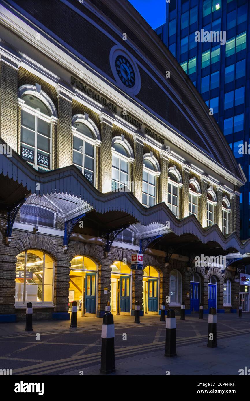 Angleterre, Londres, ville de Londres, gare de Fenchurch Street la nuit Banque D'Images