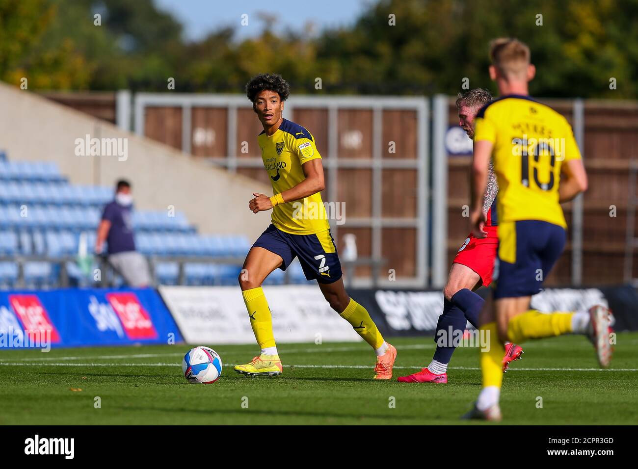 Oxford, Royaume-Uni. 19 septembre 2020. Sean Clare, d'Oxford United, cherche des options lors du match à huis clos de la Sky Bet League 1 entre Oxford United et Sunderland au Kassam Stadium, à Oxford, en Angleterre, le 19 septembre 2020. Photo de Nick Browning/Prime Media Images. Crédit : Prime Media Images/Alamy Live News Banque D'Images