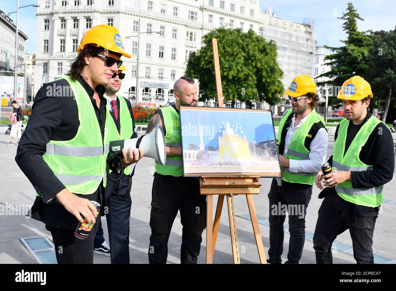 Vienne, Autriche. 19 septembre 2020. « Bierpartei » - cérémonie révolutionnaire pour la Fontaine de bière de Vienne. Le parti a été fondé par Marco Pogo (Dominik Wlazny), le premier homme du groupe punk viennois Turbobier, et se tiendra pour les élections municipales du 11 octobre 2020. La photo montre (L) Marco Pogo. Crédit : Franz PERC/Alay Live News Banque D'Images
