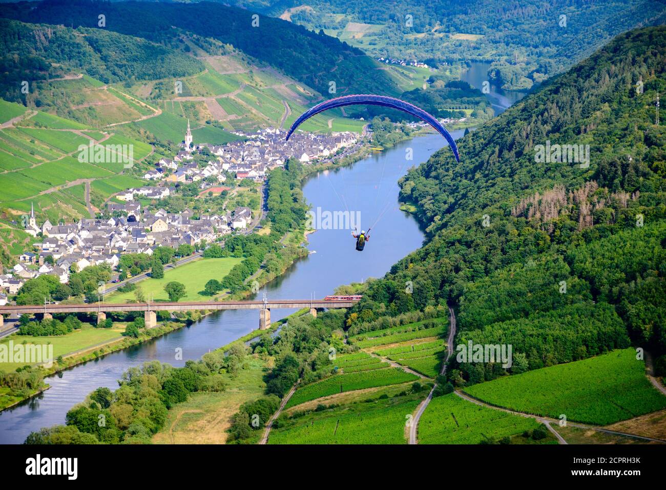 Boucle de Bremmm de Calmont sur la romantique Moselle, la Moselle. Vol de parapente. Rhénanie-Palatinat, Allemagne Banque D'Images