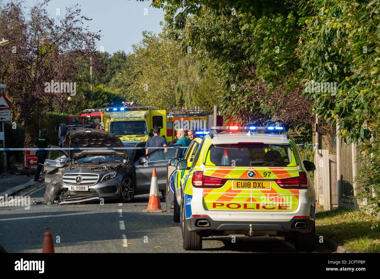 Brentwood Essex 19 septembre 2020 UN grave incident de police a eu lieu à l'extérieur d'un parc populaire pour enfants, le roi Georges, à Brentwood Essex. Au moins une voiture a subi un accident grave et les médias sociaux indiquent que la consommation de drogue et le trafic de drogue potentiel étaient impliqués. Malheureusement, un piéton de 17 ans James Esah qui a été blessé est mort crédit: Ian Davidson/Alay Live News Banque D'Images