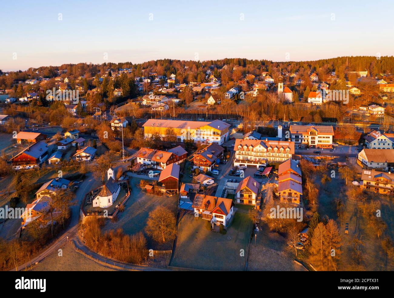 Coup de pied dans la lumière du matin, image de drone, haute-Bavière, Bavière, Allemagne Banque D'Images