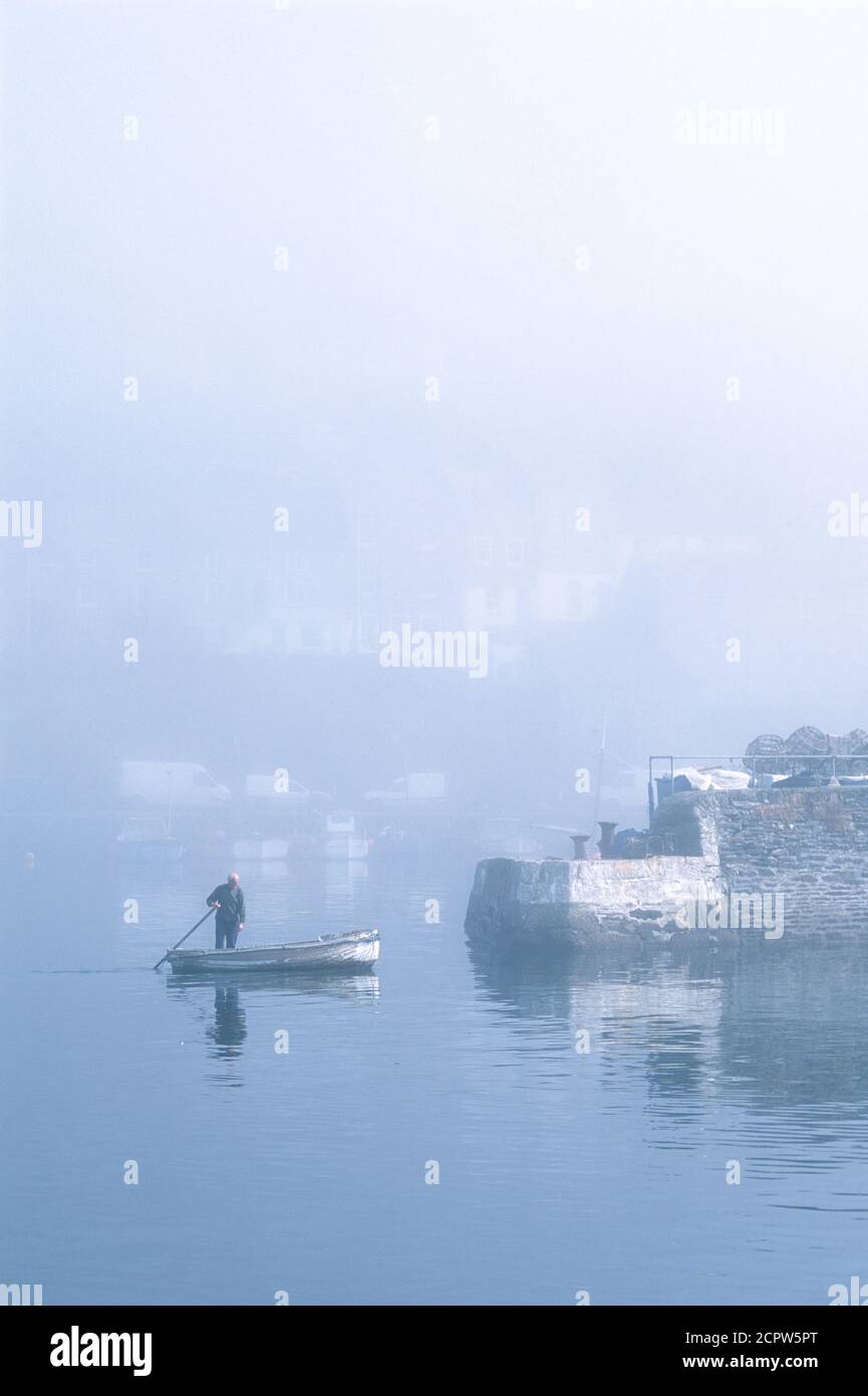 Mevagissey, village de pêcheurs de Cornouailles le matin d'été Banque D'Images