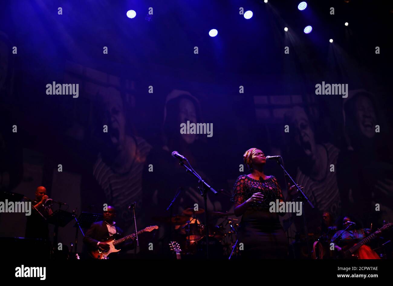 Des musiciens se produisent lors de la célébration de la Journée de l'Afrique surnommée « concert de la libération » à Johannesburg, Afrique du Sud, le 25 mai 2018. REUTERS/Siphiwe Sibeko Banque D'Images
