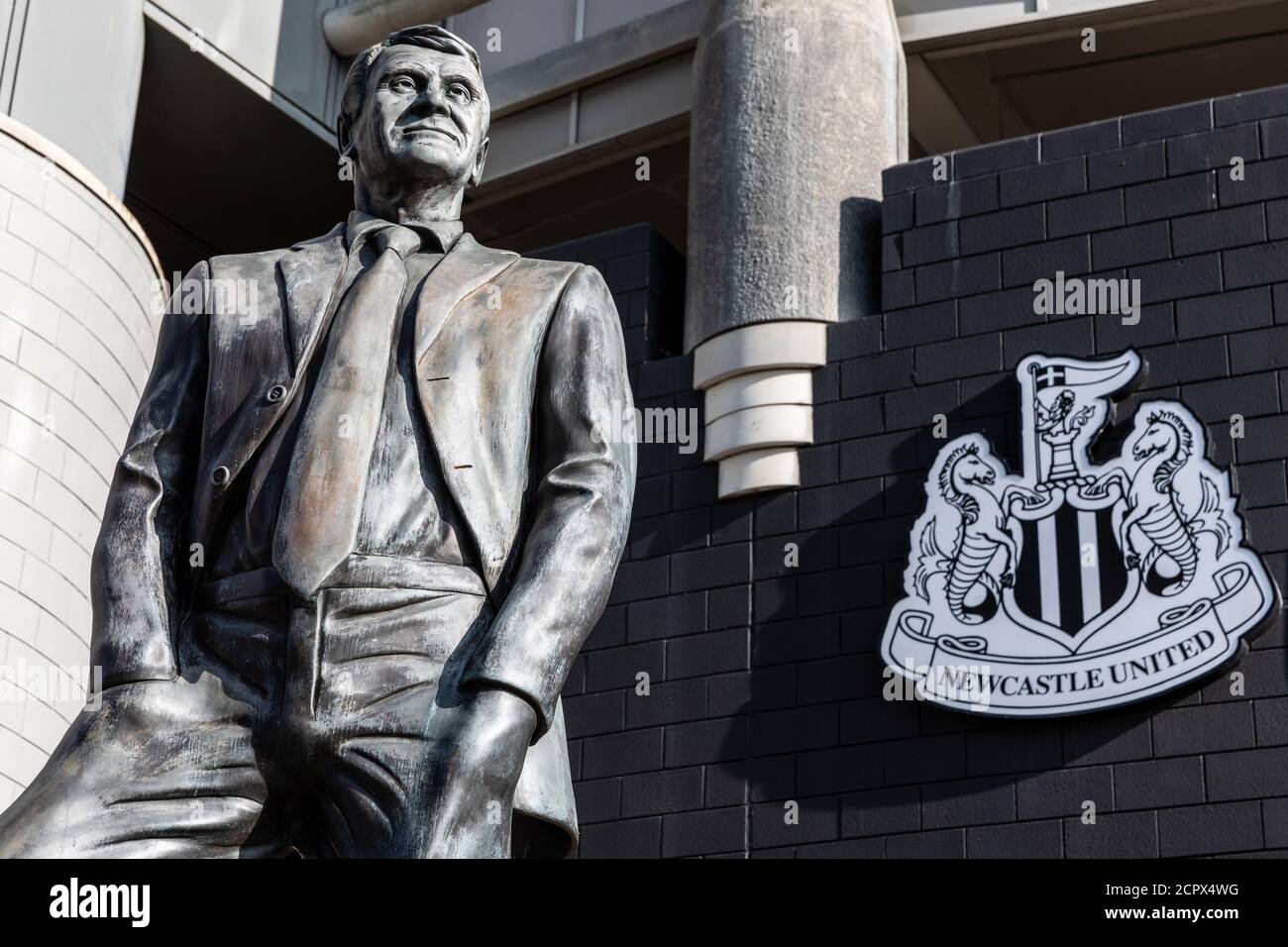 Statue de Sir Bobby Robson au parc St. James Banque D'Images