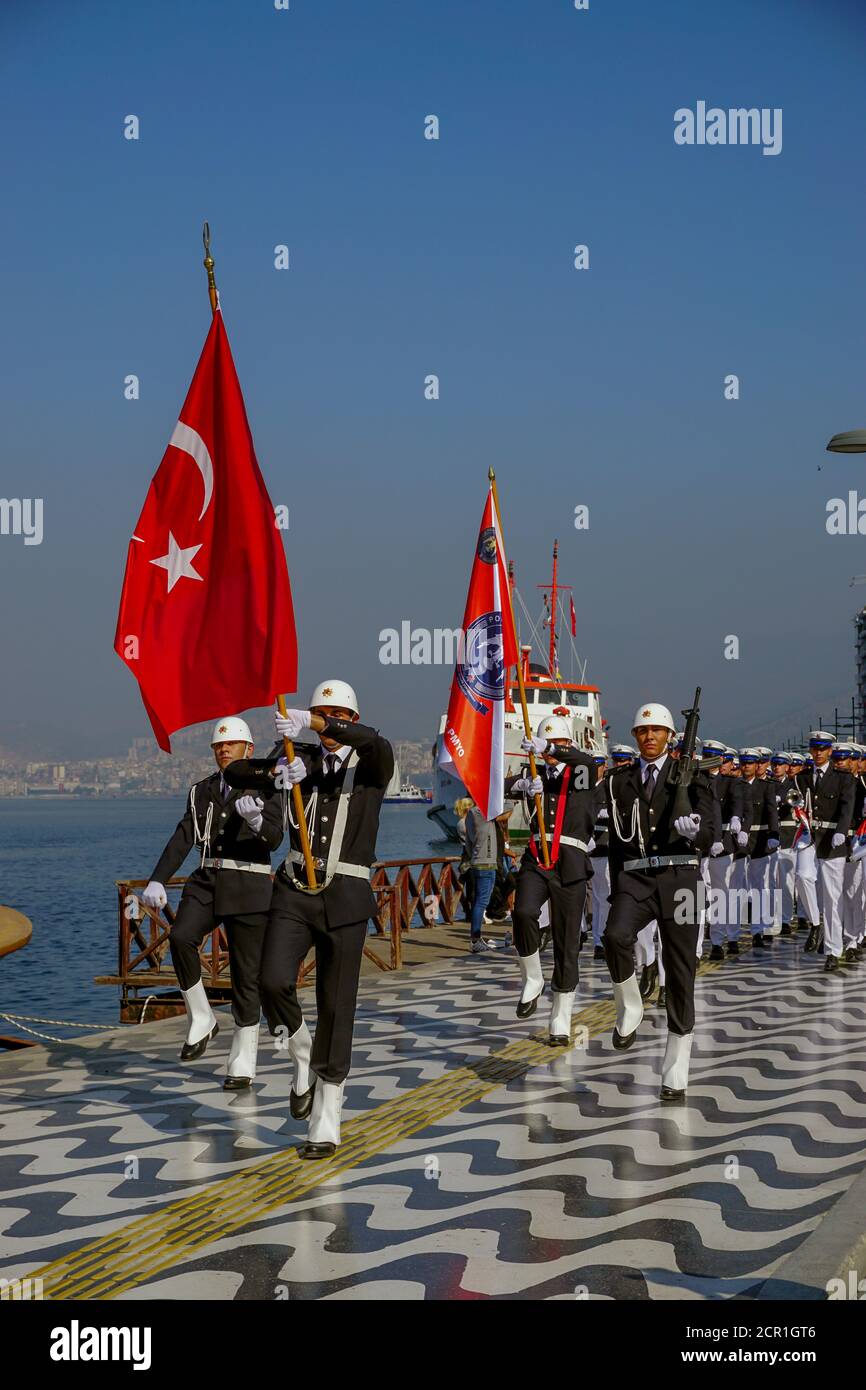 29 octobre 2019, Izmir Turquie, Célébrations et procession au flambeau sur izmir konak le 29 octobre pour la journée de la république; Banque D'Images