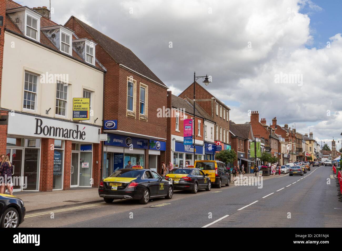 Vue générale le long de High Street à Newmarket, Suffolk, Royaume-Uni. Banque D'Images