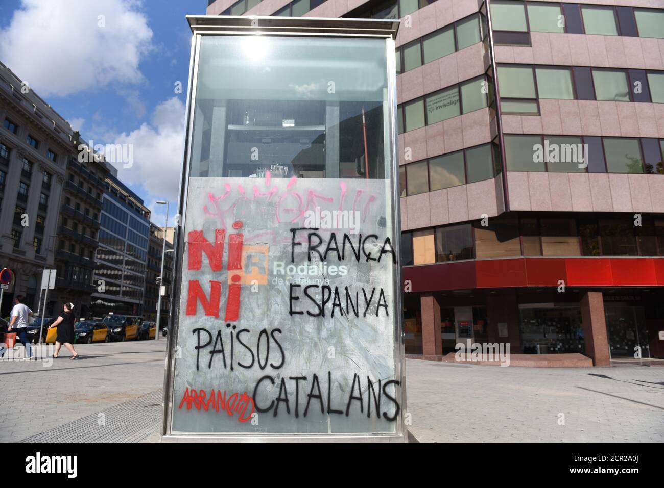 Le graffiti Arran en langue catalane disant 'ni França, ni Espanya, Paisos Catalans' (ni Espagne, ni France, pays catalans) vu à Barcelone.Arran est une branche du PARTI indépendant ET anticapitaliste DE LA COUPE au Parlement catalan. CUP (candidature à l'unité populaire) Banque D'Images