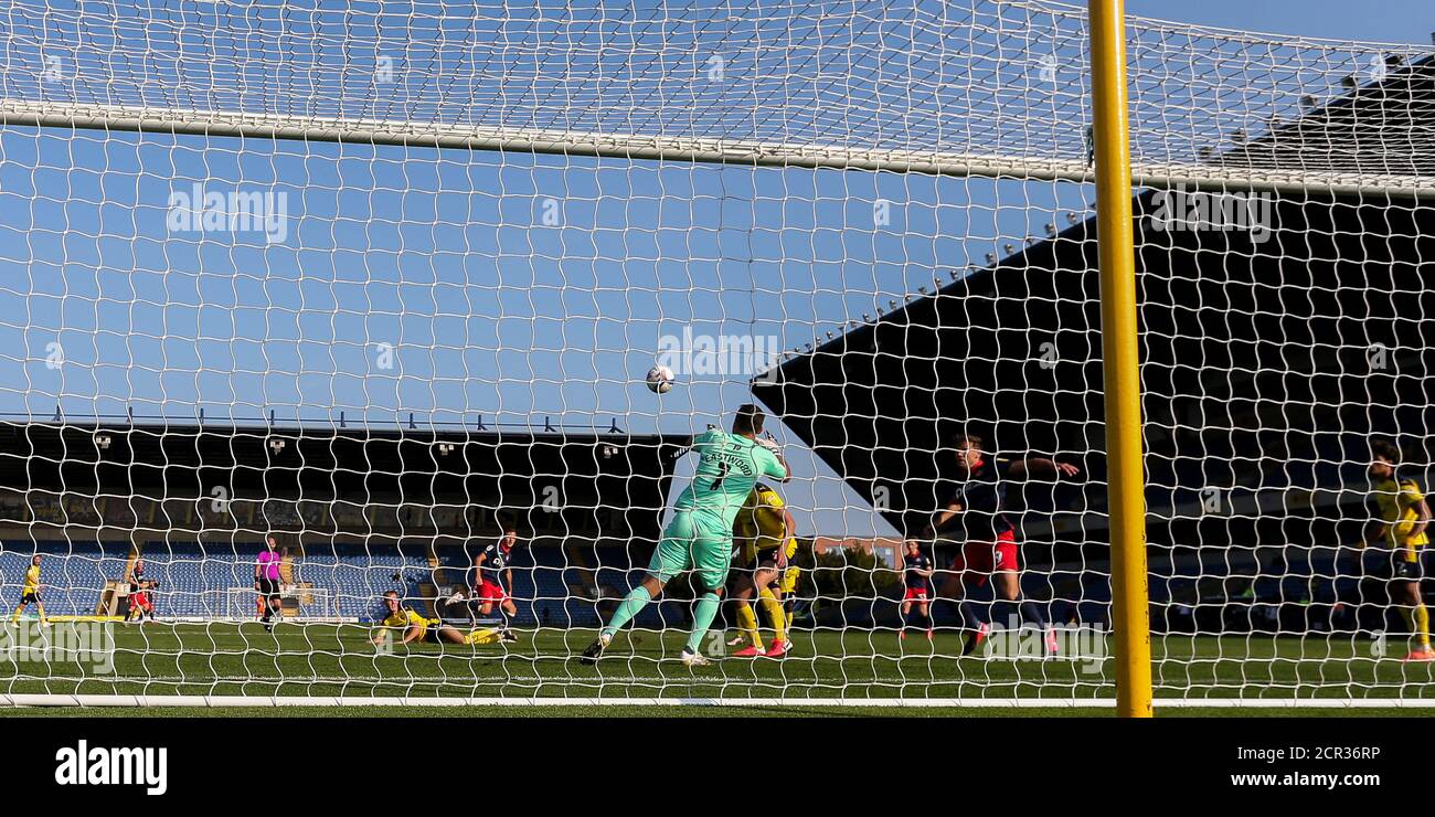 Oxford, Royaume-Uni. 19 septembre 2020. Le gardien de but Simon Eastwood d'Oxford United fait une économie lors du match Sky Bet League 1, à huis clos, entre Oxford United et Sunderland, au Kassam Stadium d'Oxford, en Angleterre, le 19 septembre 2020. Photo de Nick Browning/Prime Media Images. Crédit : Prime Media Images/Alamy Live News Banque D'Images