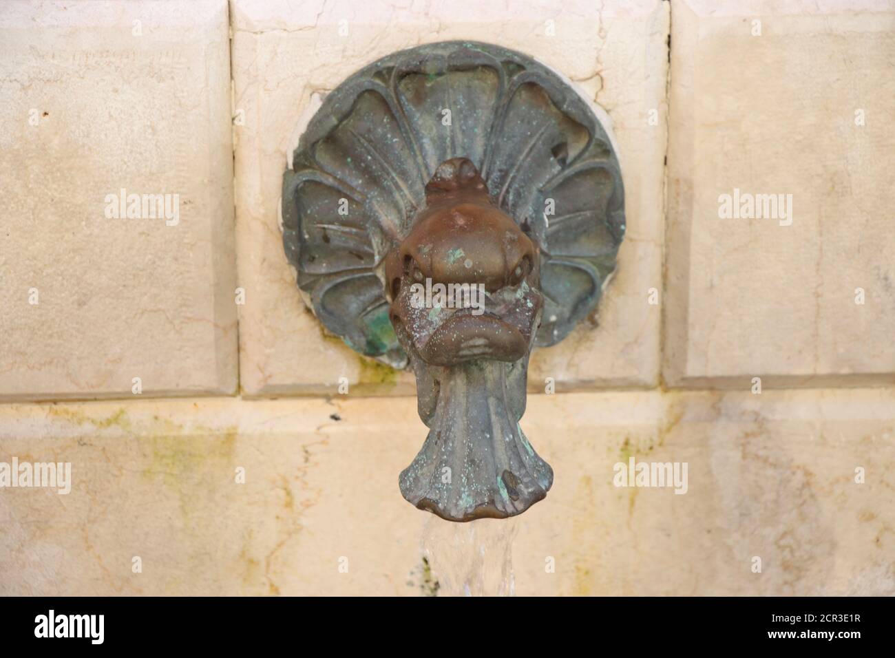 Fontaine de fer historique à Gargnano sur le lac de Garde à Brescia En Italie Banque D'Images