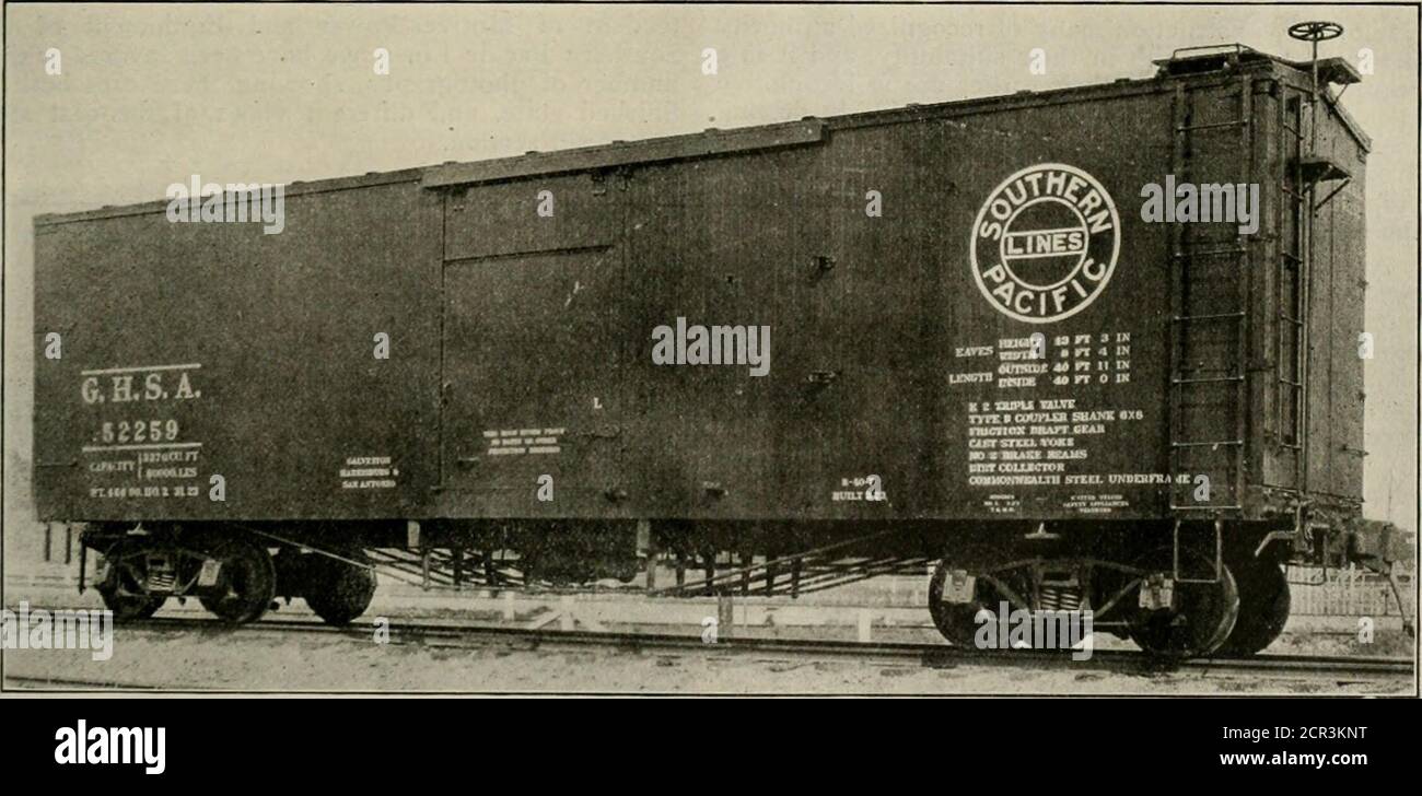 . Le génie ferroviaire et des locomotives : une revue pratique de la force motrice ferroviaire et du matériel roulant . Wer, matériel roulant et appareils ménagers vol. XXXVI 114, rue Liberty, New York, août, 1923 No. 8 voitures New Box du Pacifique Sud quelque chose d'artistique dans les wagons de marchandises DesignBy W. E. SYMONS en parlant d'équipement ferroviaire d'un point de vue estheticticj invariablj^ exclure les wagons de marchandises d'allgenres, pour, qui a jamais vu ou même entendu parler d'une belle voiture de fret, par rapport à un autocar de passager bien nommé moderne, ou un salon luxueusement meublé, dormir ou voiture privée, et bien qu'il y ait eu Banque D'Images