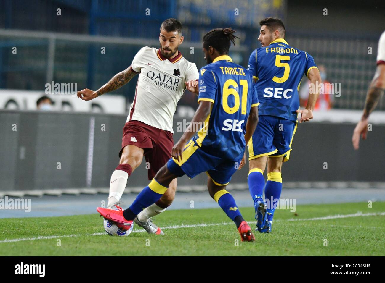 Verona, Italie, 19 septembre 2020, Leonardo spinazzola (Roma) e Adrien Tameze e Davide Faraoni (Vérone) pendant Hellas Verona vs AS Roma, italian Serie A football Match - Credit: LM/Alessio Tarpini/Alay Live News Banque D'Images