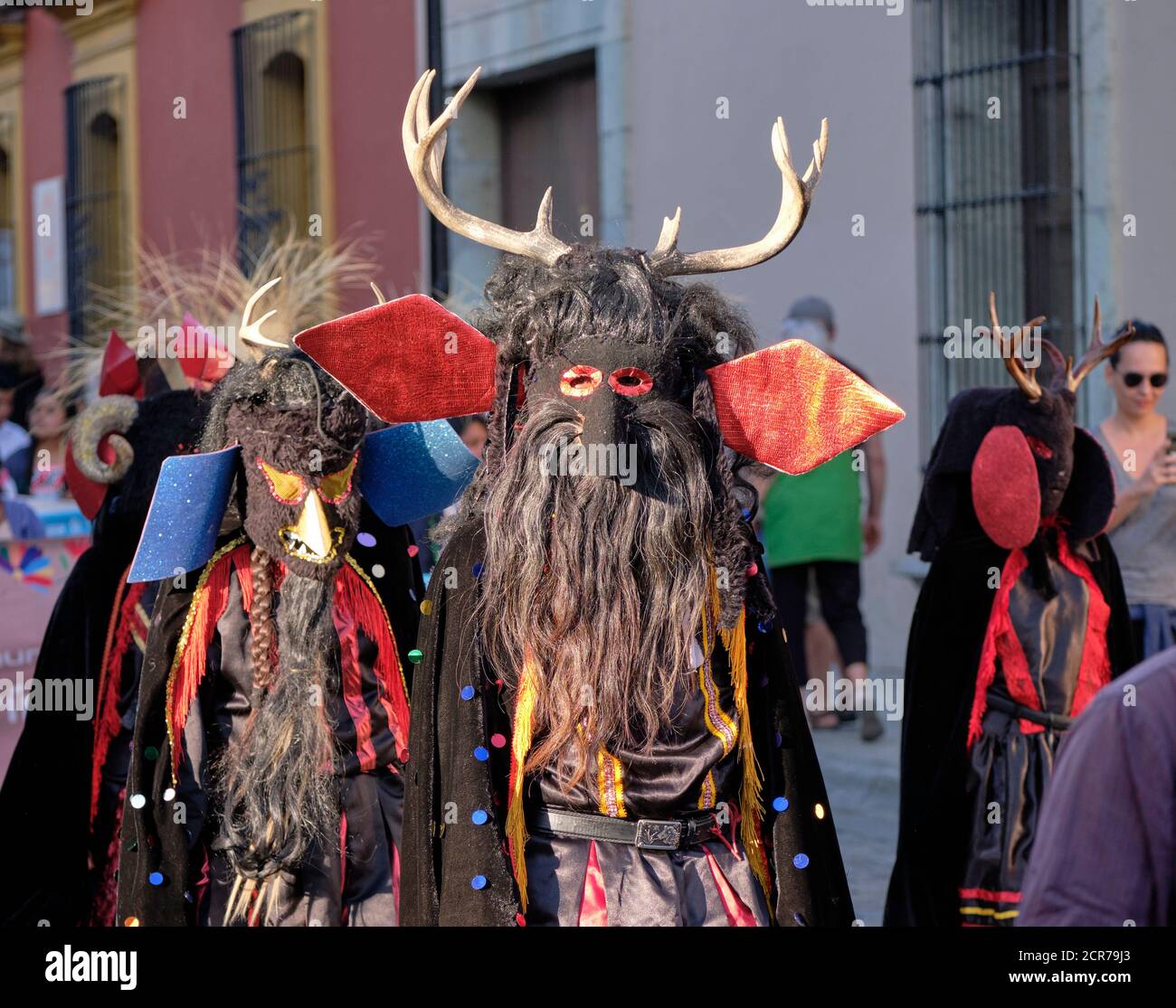 Portrait de la créature du diable mexicain avec les bois marchant dans un Défilé dans la rue d'Oaxaca Banque D'Images