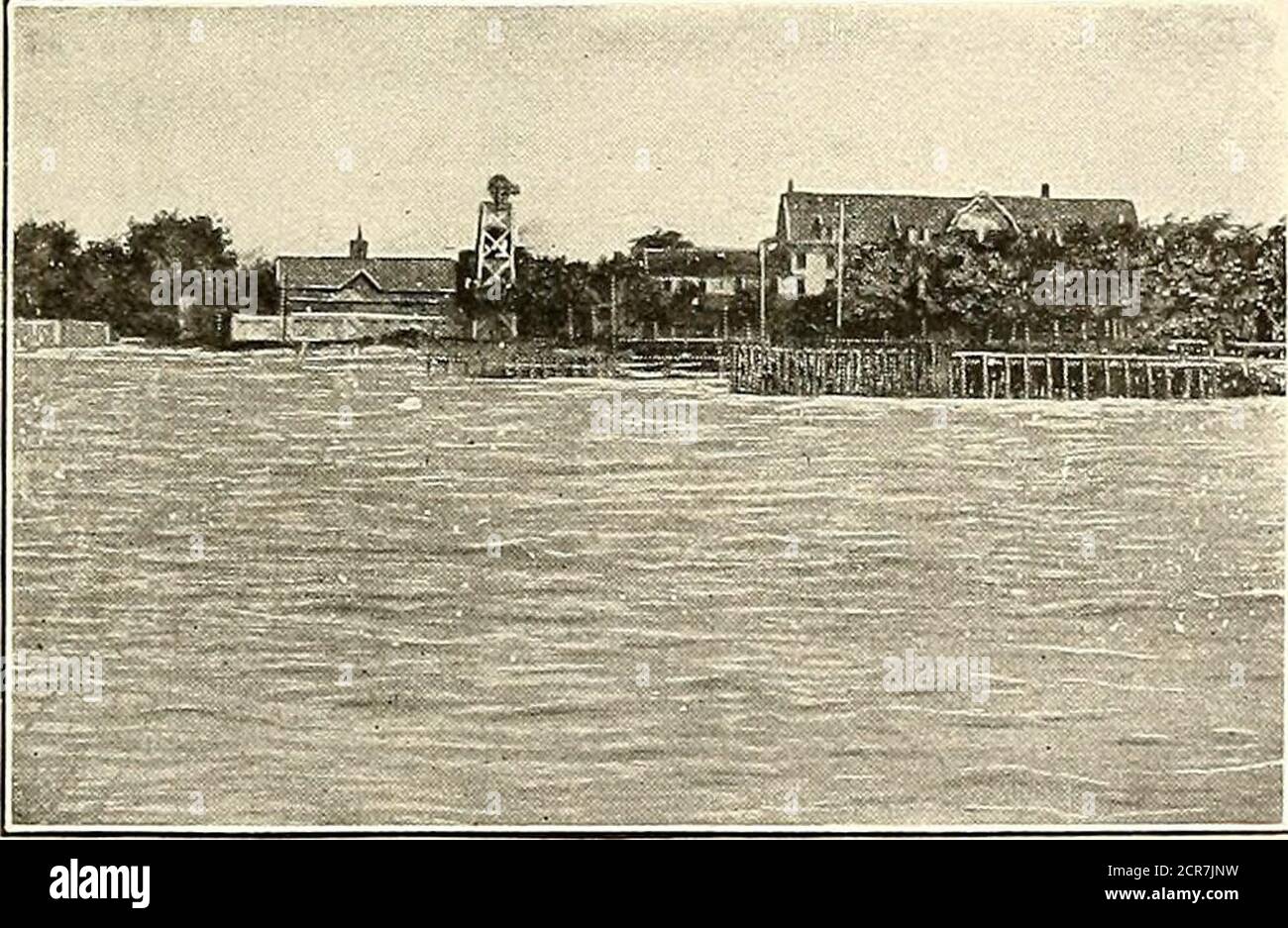 . Long Island et la vie réelle, long Island chemin de fer . LA MER §FMAY SUR TDUNES HÔTEL ET SALON DE THÉ situé directement sur la plage face à l'océan; près de la station de baignade, à East Hampton, L. I. salle à manger et salon de thé donnant sur l'océan.capacité de cent cinquante sièges. Mealsat toute l'heure, à la carte et Table d'hôte. Invités permanents et temporaires.améliorations modernes; belle salle de bal; thé de l'après-midi et Dansante de trois à SIXP. JI. Europes Orchestra fournit de la musique fordancing après-midi et soir. Non-ménage Bungalows avec toutes les améliorations modernes à louer f Banque D'Images