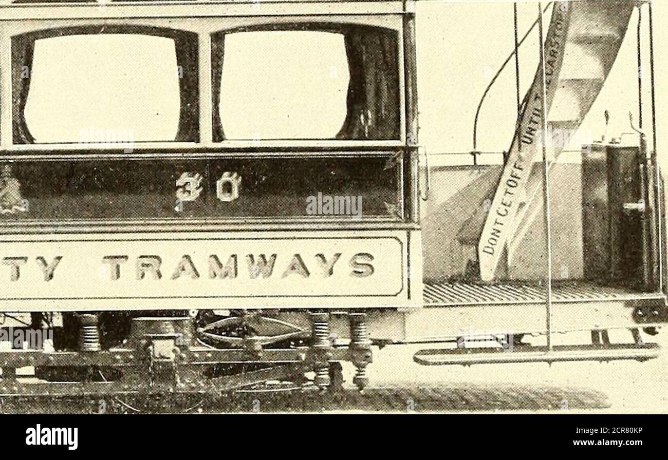 . Journal de chemin de fer de la rue . Des équipements électriques ou des voitures complètes ont été fournis, ou sont sur commande, à plus de 20 villes, y compris Bradford (200 voitures), Halifax, Birkenhead, Glasgow, South Lancashire Tramways, etc. Au cours des 18 derniers mois, plus de 45000 chevaux-puissance de machinerie lourde a été fournie par nous, ou commandé de nous, pour les travaux de puissance, de lumière et de traction. Siège social, 49 Cannon Street, Londres, £. C. téléphone. N° 5795 TÉLÉGRAMMES BANCAIRES. MISE EN PLACE. LONDRES Banque D'Images