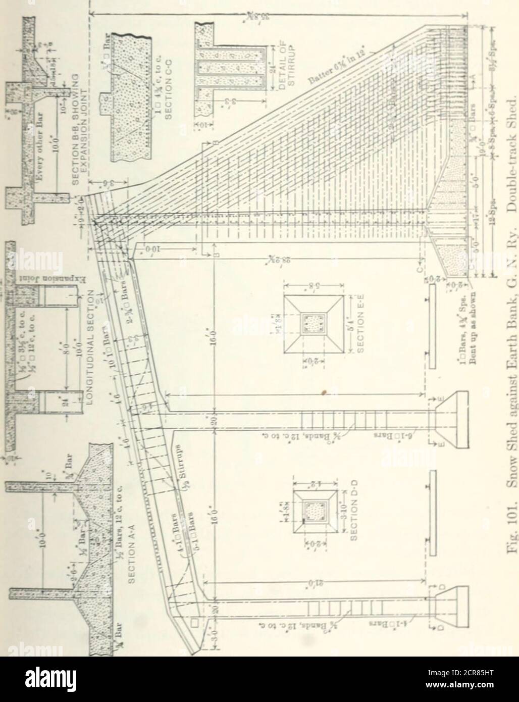 . Structures et estimations des chemins de fer . ombination des hangars en béton et en bois de neige construits sur la pente ouest pour remplacer les hangars en bois de 3000 pi. Ofold coûtera $500,000. Vents de neige en béton, Great Northern Ryd. — en raison du danger que représentent les forêts et autres incendies et les importants incendies de forêt, le Grand chemin de fer du Nord a construit des hangars ignifuges (environ 4000 pieds) juste à l'ouest du long tunnel dans les CascadeMountains, où les glissements sont exceptionnellement graves. Ils sont pour double voie, et de construction en béton armé, illustrée. Fig. 101 et 102. La dalle de toit est figurée pour une charge de 1100 lb. Et la poutre Banque D'Images