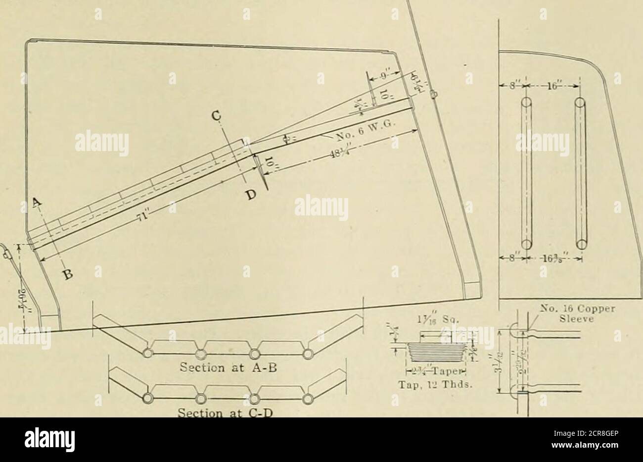 . Ingénieur américain et journal ferroviaire . GRILLES CONÇUES POUR BRÛLER LE LIGNITE. L'une des illustrations montre la grille conçue pour le burninglignite. Il est à noter que les ouvertures d'air sont étroites et * Voir Americak Engineer, page 225, 1909.t Voir Amertcan Engineer, page 392, 1906.t Voir American Engineer, page 305, 1909. Section à C-D ARRANGEMENT DES TUBES DE VOÛTE ET DE LA BRIQUE DANS LA BOÎTE À FEU de grands grilles de décharge sont fournis à l'arrière de la boîte à feu.une autre illustration montre l'arrangement de la brique arcsoutenu sur quatre tubes d'air de 3 in. Cette arche est portée bien en arrière et vers le haut pour réduire le d Banque D'Images