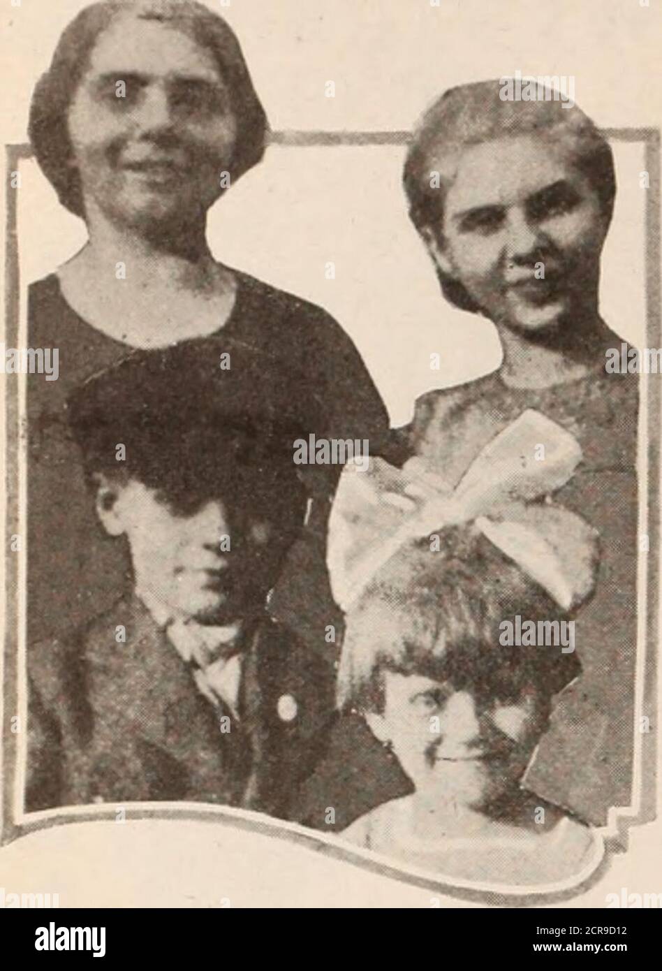 . Baltimore and Ohio Employees magazine . ittersDCoal MinersD Chemists D Bookkeepersn ItnoKiaphersDBusiness MansD.-VdvertisersDSalesmans □ Cotton textile Workers □ Mariners □ Farmers □ Poultrymansn.utonitibiles gauche: Maison attrayante de l'agent E. F. Prosch, South Webster, Ohio.Right: Rita Isabelle et Robert Daniel Cadden nous sommes désolés d'apprendre qu'il a fallu à Robert Ogden, commis, freightoffice, Chillicothe, de prendre congé de l'absinceet d'aller à Albuquerque, N. M., compte tenu des troubles pulmonaires, résultant de son être gasse 1while dans l'armée. • nous espérons sa rapidité de rétablissement et le voir Banque D'Images