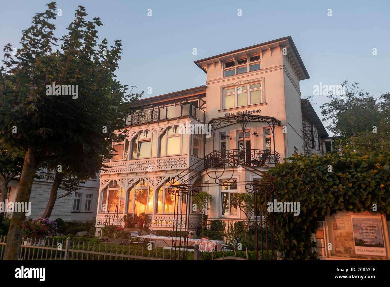 Allemagne, Mecklembourg-Poméranie occidentale, Ostseebad Binz, Villa Haiderose sur la promenade de la plage, architecture de station balnéaire, Mer Baltique Banque D'Images