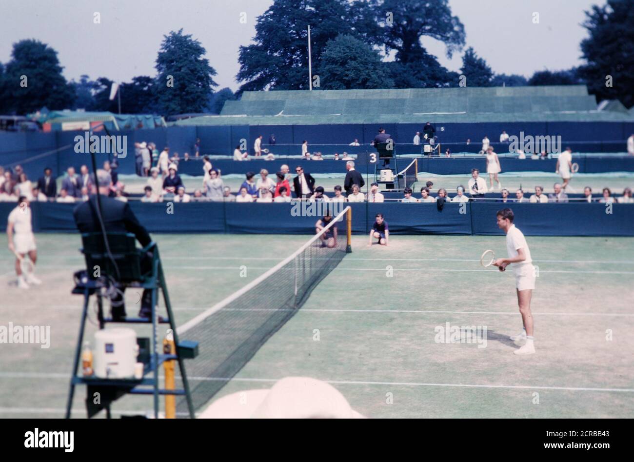 Joueurs sur le terrain à Wimbledon, 1965 Banque D'Images
