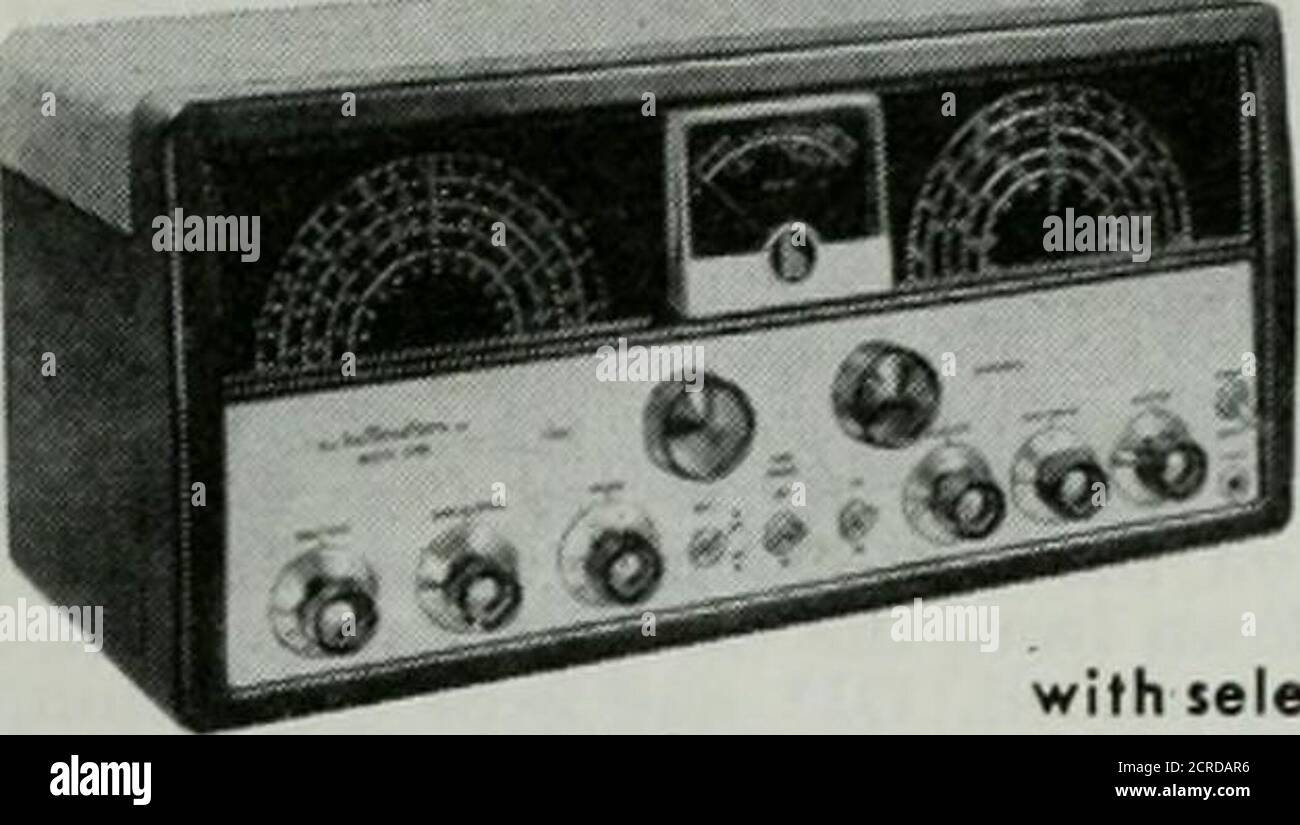 . QST . RS sur le thrice PQN chaque semaine malgré l'automne d'été. Dr a un nouveau récepteur SX-9F) qu'il aime mieux plus il se familiarise avec {suite à la page 118) 116 le modèle HALLICRAFTERS SX-96 RECEIVERFor AM, CW et SSB UNE double conversion AM, CW et SSB avec des séquestre à bande latérale et à compensation de température à haute fréquence et des oscillateurs de seconde conversion à cristaux sélectionnables. Couvre la diffusion standard et 3 liaisons à ondes courtes : 1720 kc à 34 mc. Les commandes à engrenages PrecisionGed sont utilisées à la fois sur les cadrans de réglage principal et de répartition de bande passante. Les commandes incluent : sensibilité, sélecteur de liaison, volume, tun Banque D'Images
