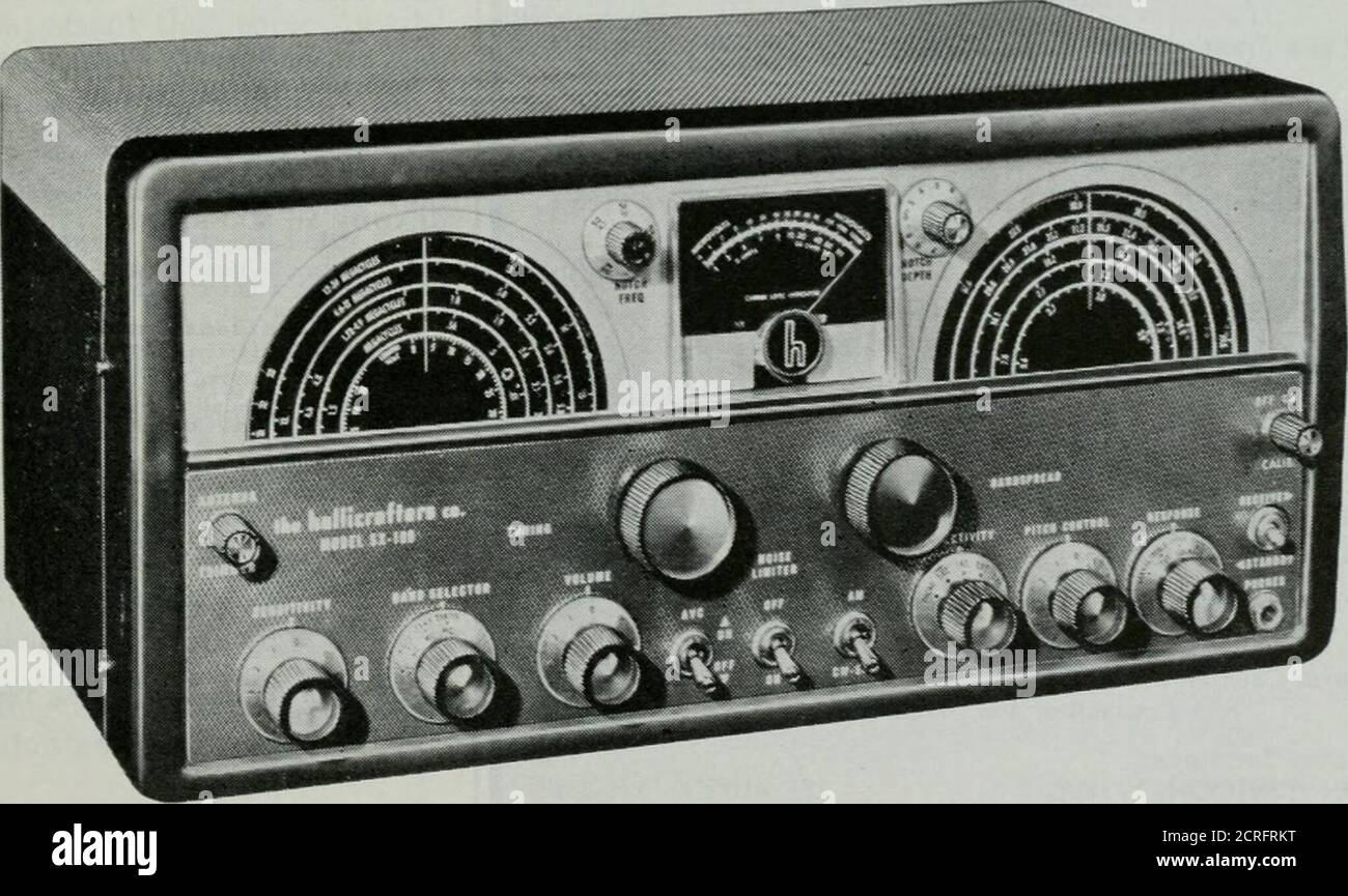 . QST . l'imprégnation de la bande de passage 50 KC i.f. déjà excellente (fait famousin le SX-96) et augmente encore l'efficacité de la réception de type porteur exalté ad-vancé. 3. COMMANDE DE PROFONDEUR D'ENCOCHE pour un réglage nul maximum. 4. COUPE-BORDURE D'ANTENNE. 5. BRANCHER LE TYPE DE LABORATOIRE ÉVACUÉ 100 KC calibrateur QUARTZCRYSTAL inclus dans le prix. 6. JOURNALISATION DES MOLETTES POUR LES DEUX COMMANDES DE RÉGLAGE. 7. SYSTÈME DE CADRAN D'ENTRAÎNEMENT À ENGRENAGES DE PRÉCISION. 8. SECOND OSCILLATEUR DE CONVERSION QUARTZ CON-TROLLED—plus grande stabilité grâce au contrôle du cristal et à la compensation de température supplémentaire des circuits oscillateurs haute fréquence. h Banque D'Images
