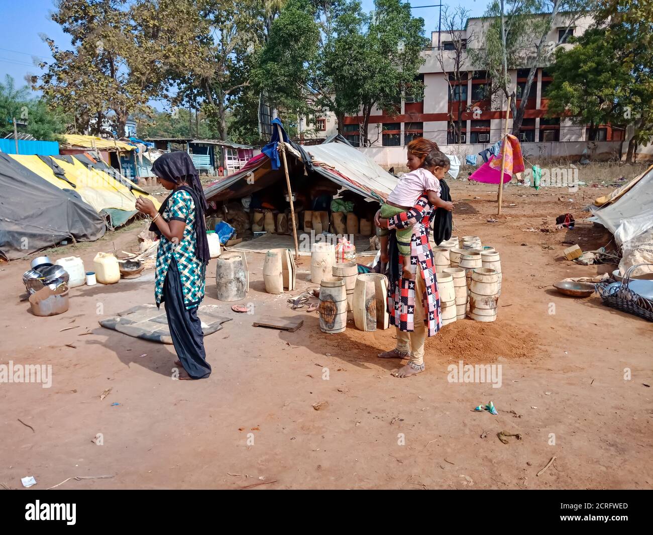 DISTRICT KATNI, INDE - 29 JANVIER 2020: Village indien mode de vie des pauvres présenté sur le terrain de sol. Banque D'Images