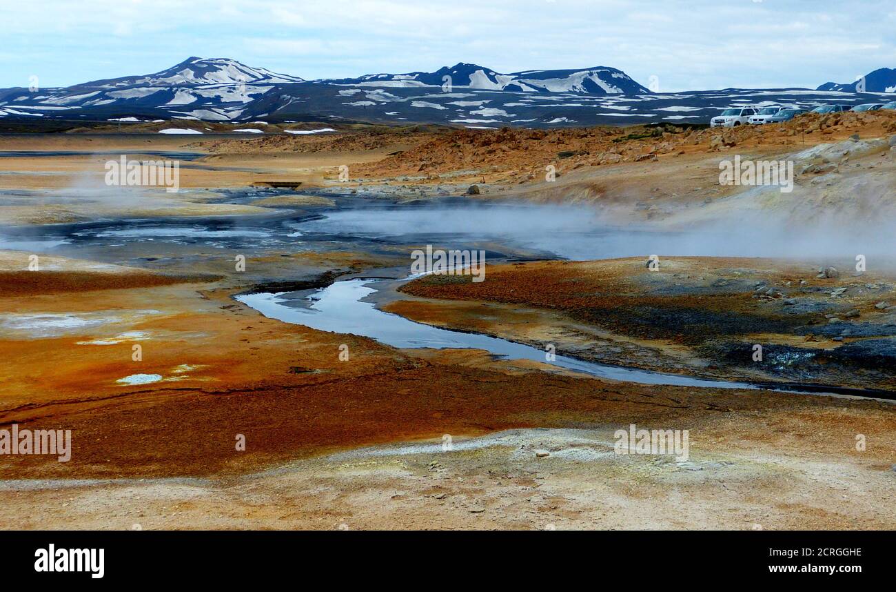 Vallée de Hverir, Islande. Zone géothermique de Namaskard. Le système de volcan Krafla ont beaucoup de sources chaudes, fumarale, geyser Alien paysage martien. Namafjall. Banque D'Images