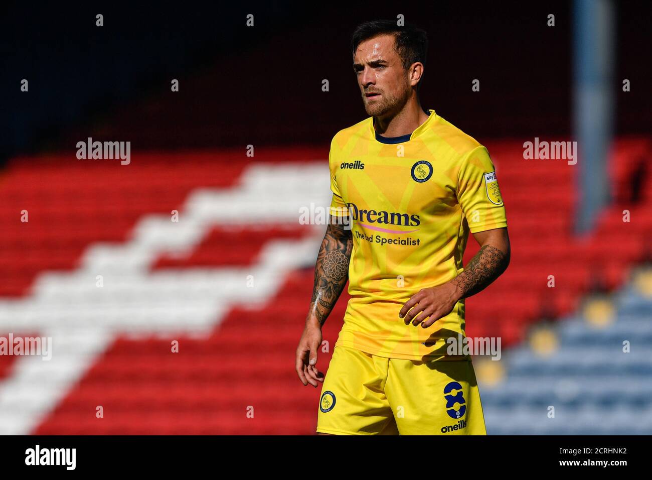 Alex Pattison (8) de Wycombe Wanderers en action pendant le jeu Banque D'Images