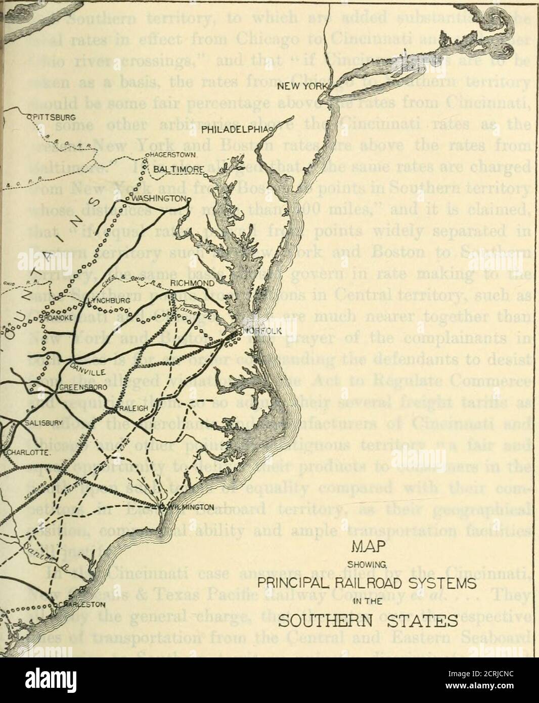 . Problèmes ferroviaires; . CARTE AFFICHÉE. PRINCIPAUX SYSTÈMES FERROVIAIRES DANS LE SUD DES ÉTATS Souihern Railroad System Seaboard Air Line Allaniic Coast Line Central (f Georgia R Louisville a Nashville R R. NX & si L (Western & Atlantic) Illinois Central R.R Plant System Norfolk a Western R ^ :rc^^>^ UNEEASONABLE KATES 155 et le territoire du Sud, auxquels sont ajoutés substantiellement les tarifs locaux en vigueur de Chicago à Cincinnati et les passages à niveau d'une rivière Ohio, Et que, si les tarifs de Cincinnati doivent être trahis comme base, les tarifs de Chicago au territoire méridional devraient être un pourcentage juste ab Banque D'Images