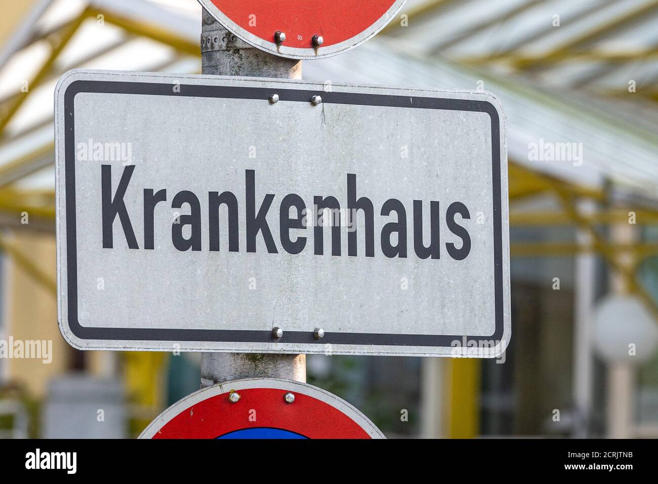 Vilshofen an Der Donau, Allemagne. 17 septembre 2020. « Hospital » est écrit sur un panneau à l'extérieur d'un hôpital. Credit: Armin Weigel/dpa/Alay Live News Banque D'Images