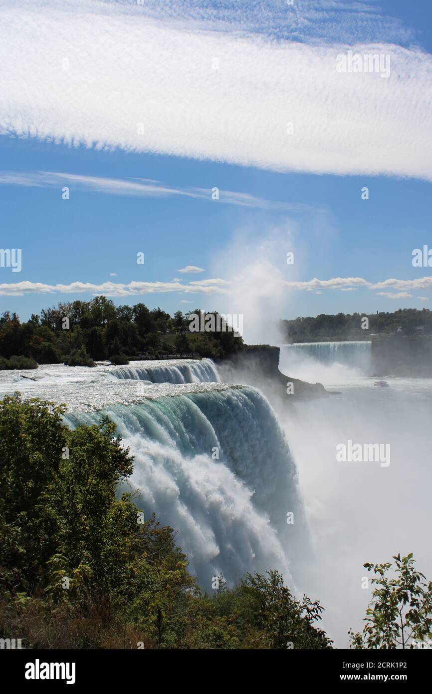 Niagara, New York, États-Unis. 19 septembre 2020. Vues spectaculaires sur les chutes du Niagara, côté New York, États-Unis. Le parc national de Niagara Falls est à l'étape 3 de réouverture au public : les visiteurs doivent porter un masque ou une distance sociale de six pieds. Crédit : Amy Katz/ZUMA Wire/Alay Live News Banque D'Images