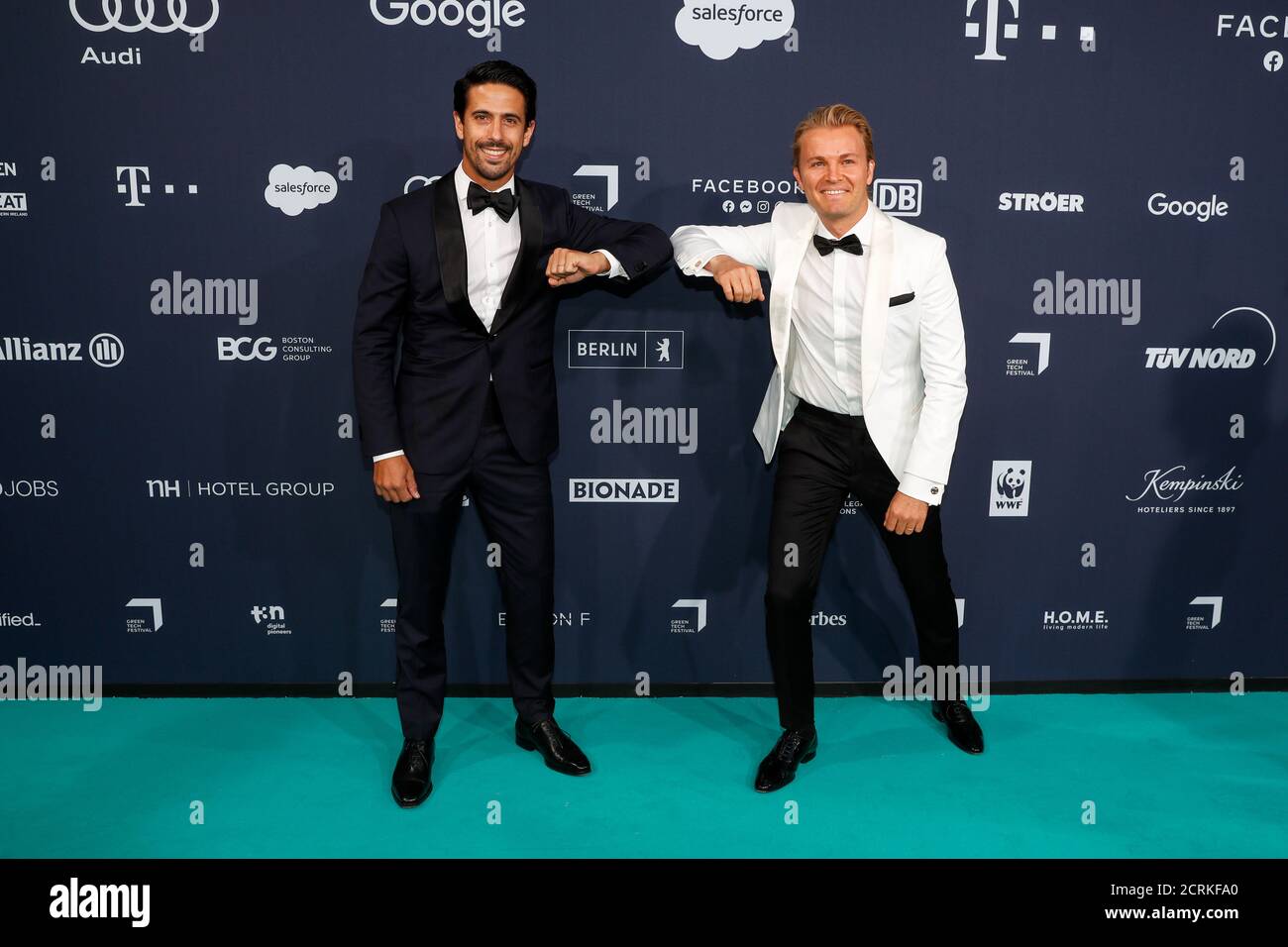 Berlin, Allemagne. 18 septembre 2020. Lucas di Grassi (l) et Nico Rosberg viennent aux Green Awards 2020 à la centrale. Credit: Gerald Matzka/dpa-Zentralbild/ZB/dpa/Alay Live News Banque D'Images