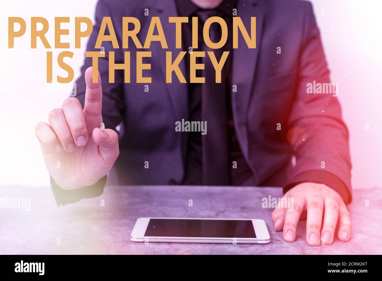 Écriture manuscrite la préparation est la clé. Photo conceptuelle il réduit les erreurs et raccourcit les activités modèle affichant l'écran noir moderne s. Banque D'Images