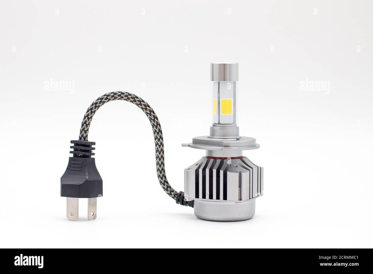 Ampoule LED pour lampes de voiture. Lampe de voiture À LED isolée sur fond  blanc Photo Stock - Alamy