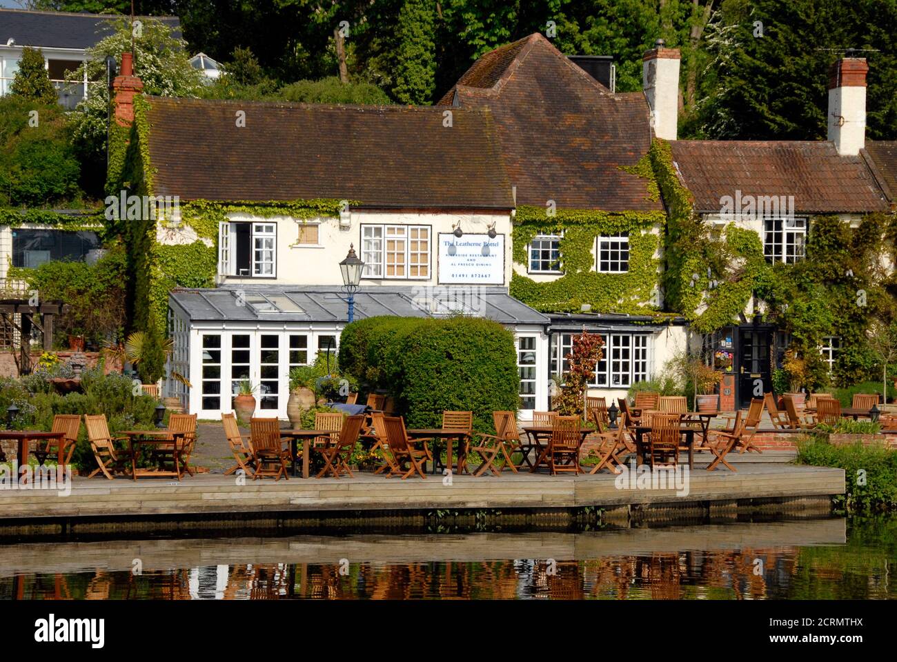 Le Leatherne Bottel, un restaurant et une maison publique au bord de la Tamise, en Angleterre Banque D'Images