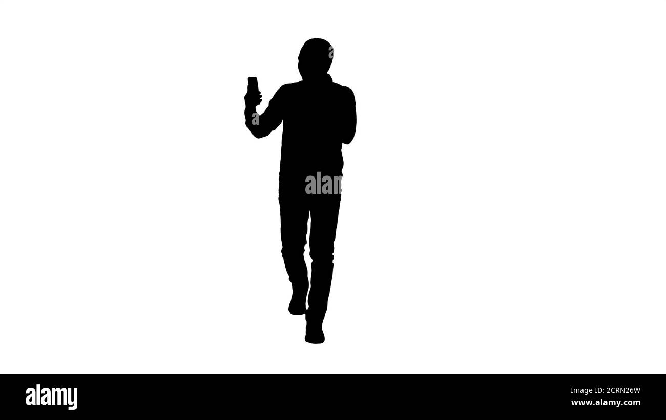 Silhouette excitée homme utilisant smartphone enregistrement vidéo blog vlo Banque D'Images