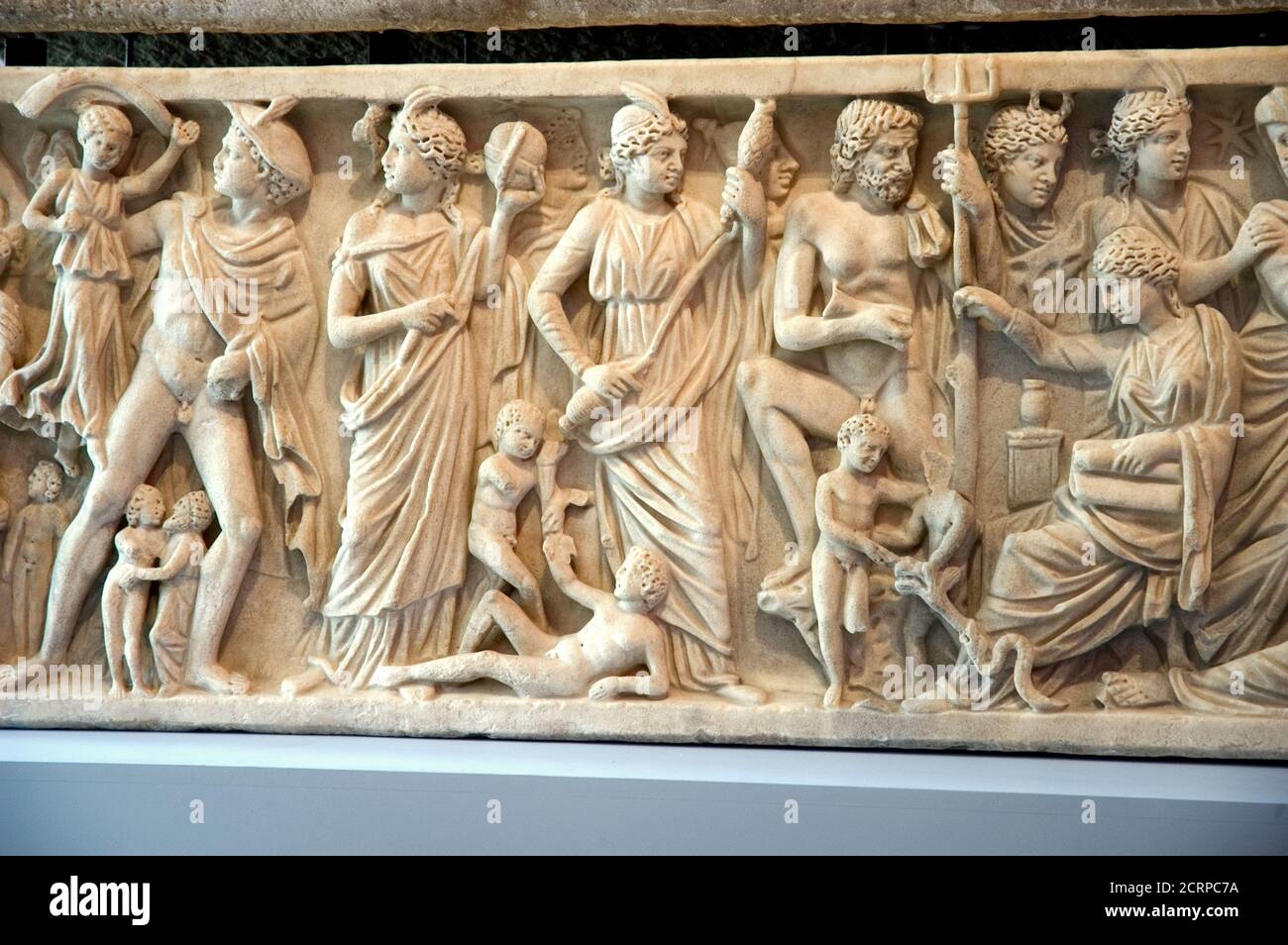 Arles, France, . Détail, Bas relief sculpture de l'époque romaine exposée dans le musée local, funéraire mortuaire, art de civilisation antique, musée départemental arles antique Banque D'Images