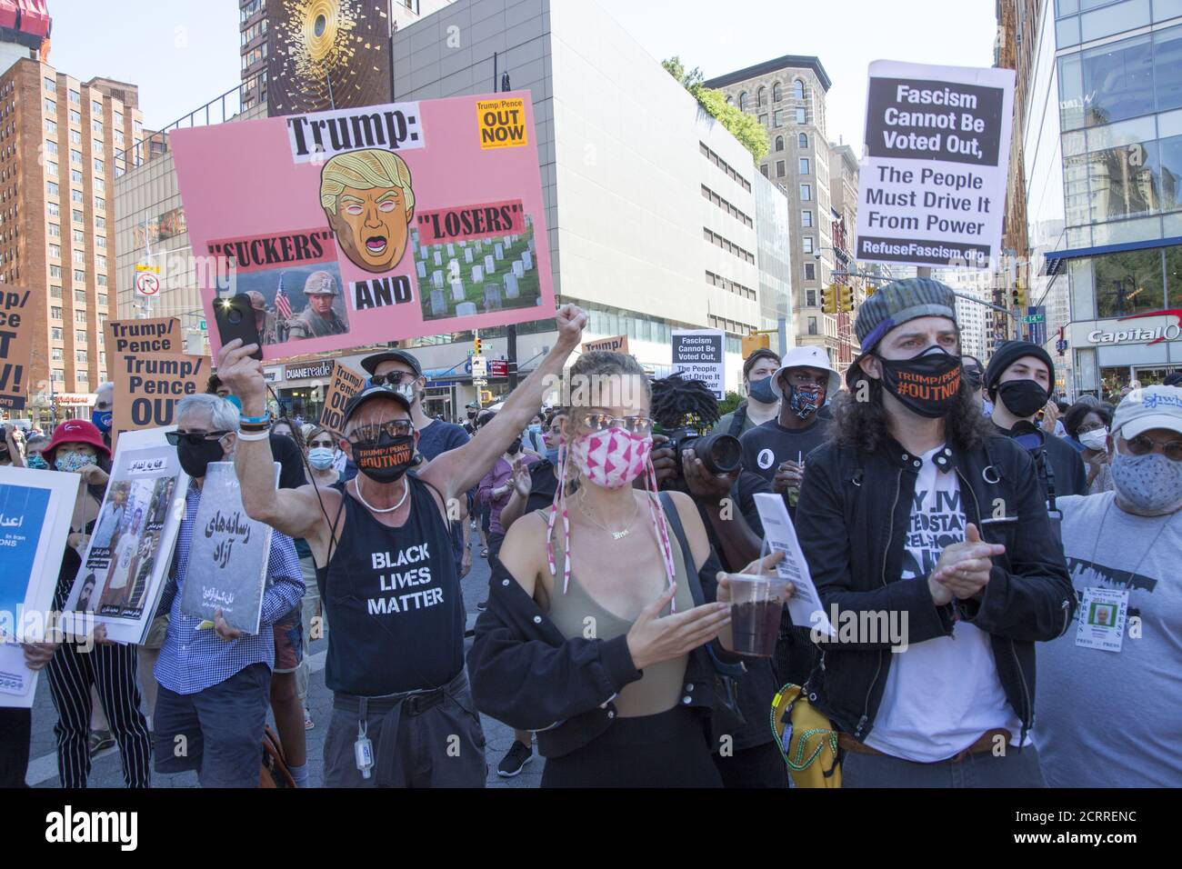 Manifestation et marche pour voter contre le régime de Trump/Pence en novembre organisé par « refuser le fascisme » et d'autres groupes à Union Square à Manhattan, New York. Banque D'Images