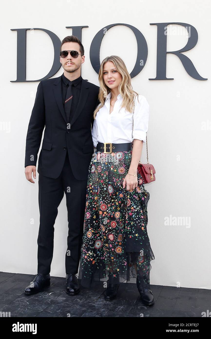 Chris Wood Et Melissa Benoist Melissa Benoist et Chris Wood posent lors d'une séance photo avant le salon  de la collection prêt-à-porter pour femmes printemps/été 2019 pour la  maison de mode Dior lors de la semaine de