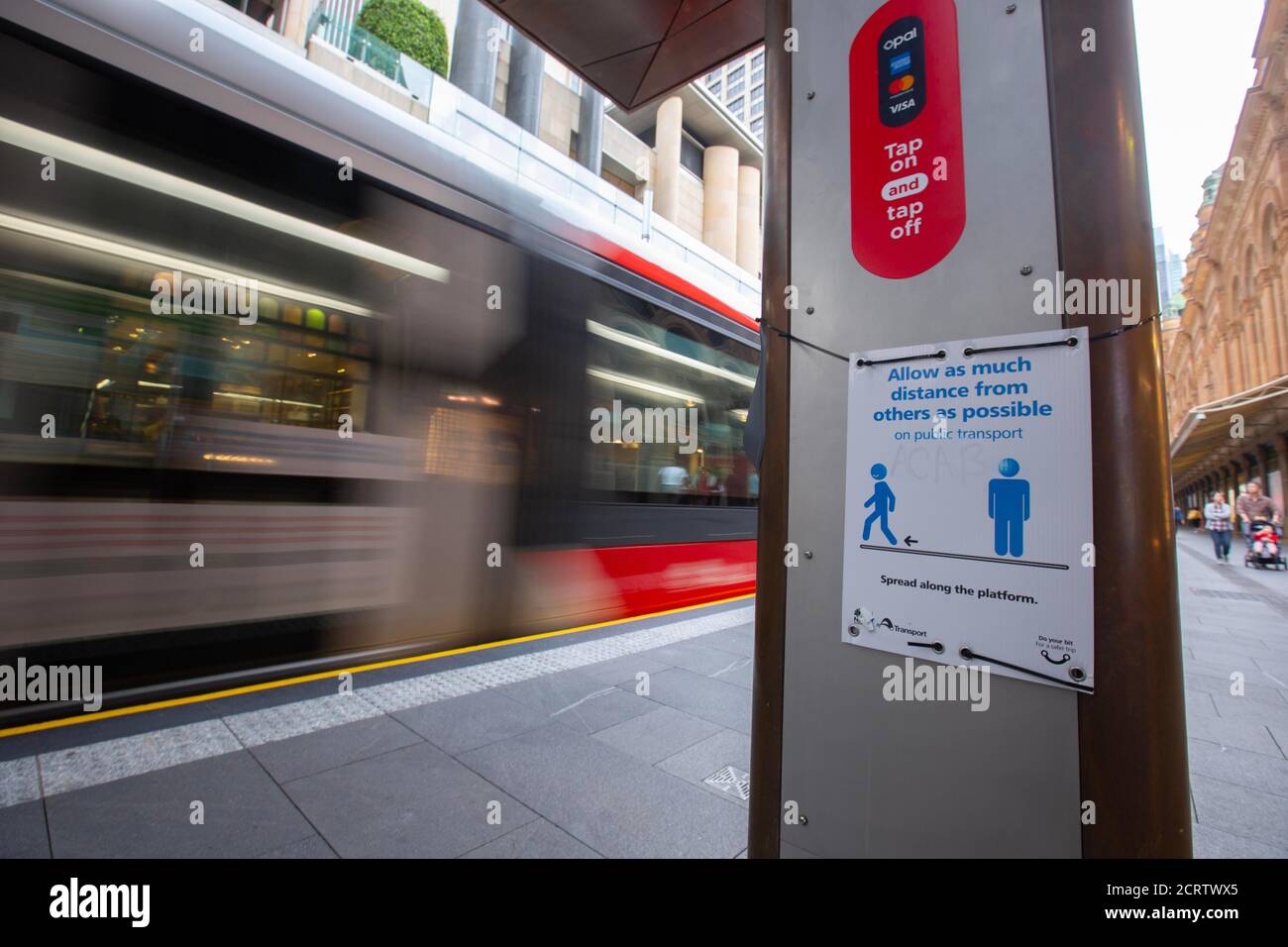 Sydney, Australie. 19 septembre 2020. Un avis COVID-19 est affiché à une station de train léger à Sydney, en Australie, le 19 septembre 2020. L'Australie a confirmé dimanche 19 nouveaux cas de COVID-19, le plus faible depuis environ trois mois. Au dimanche après-midi, il y avait eu au total 26,898 cas confirmés de COVID-19 en Australie. Credit: Hu Jingchen/Xinhua/Alay Live News Banque D'Images