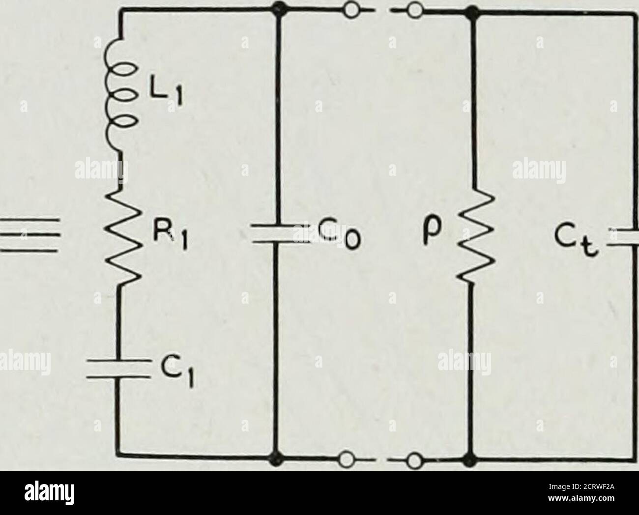 . Le journal technique de Bell System . e crys-tal est exploité près de sa fréquence de résonance. 12.40 méthode d'analyse de la résistance négative les méthodes d'analyse des circuits d'oscillateur décrites dans les présections définissent le fonctionnement en termes d'éléments individuels du circuit et le cristal est traité comme l'un des éléments du circuit. Certains avantagesrésultent, cependant, en regroupant tous les éléments du circuit, à l'exception du cristal. 188 JOURNAL TECHNIQUE DU SYSTÈME BELL en une seule impédance, comme illustré à la Fig. 12,22A. ZT représente ici l'impédance en regardant dans l'oscillateur à partir de la termin du cristal Banque D'Images