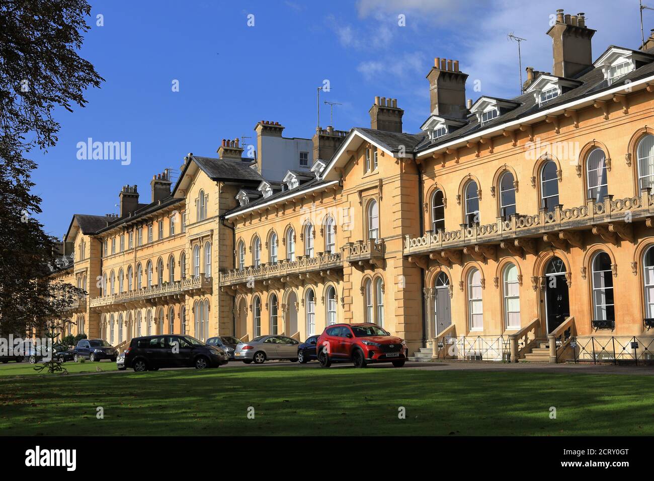 Lypiatt Terrace, UNE rangée de maisons victoriennes à Cheltenham, Royaume-Uni Banque D'Images