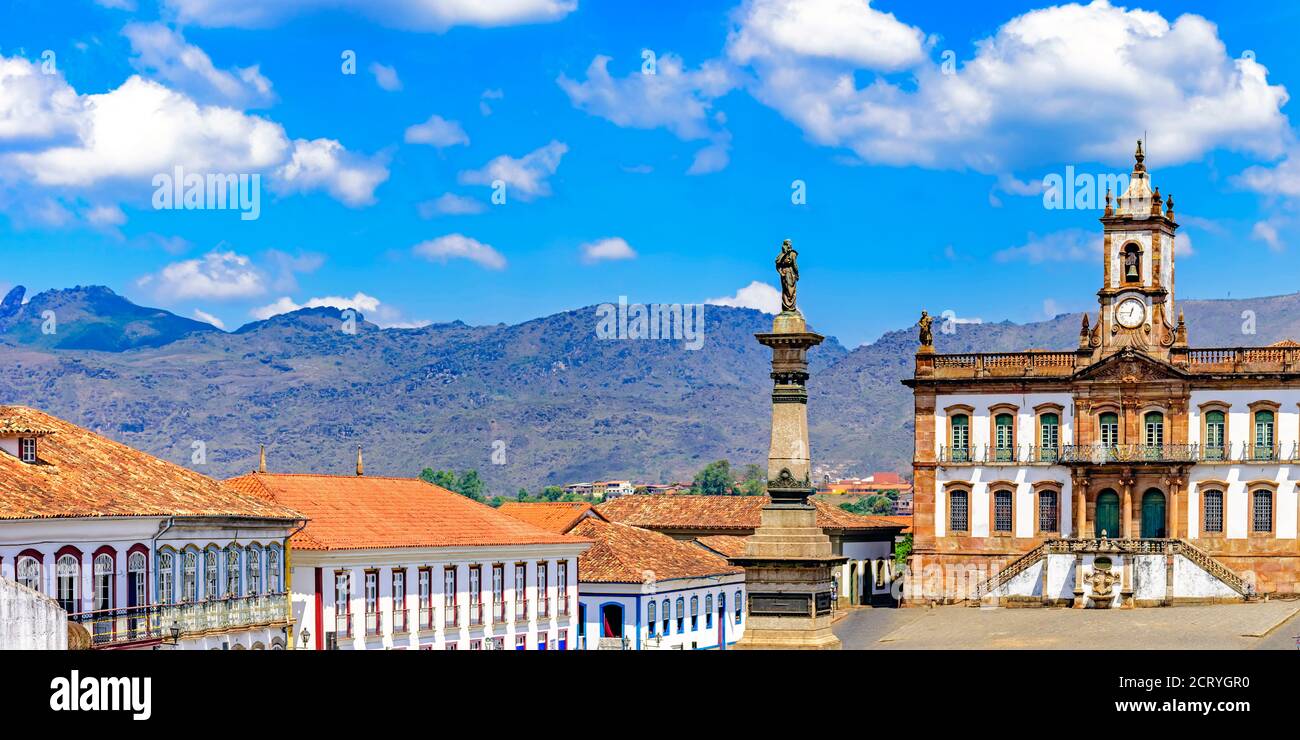 Place centrale d'Ouro Preto avec ses bâtiments et monuments historiques Dans l'architecture baroque et coloniale du XVIIIe siècle Banque D'Images