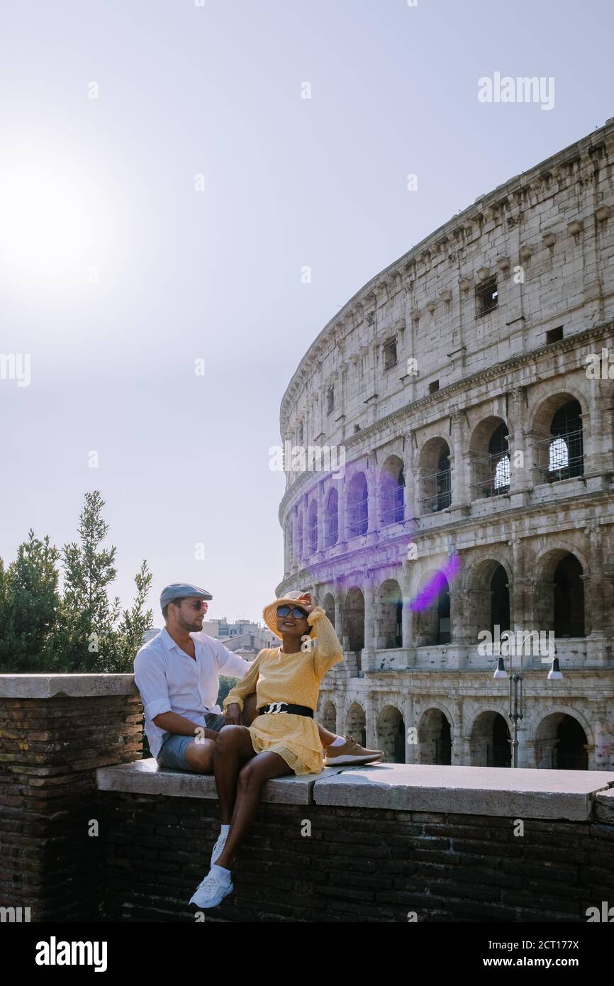 Vue sur le Colisée de Rome et le soleil du matin, Italie, Europe Banque D'Images