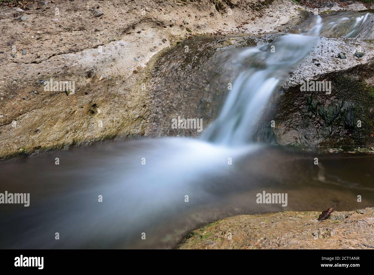 Magnifique moutain de détail de ruisseau, cascade dans les montagnes Apuseni, Roumanie Banque D'Images