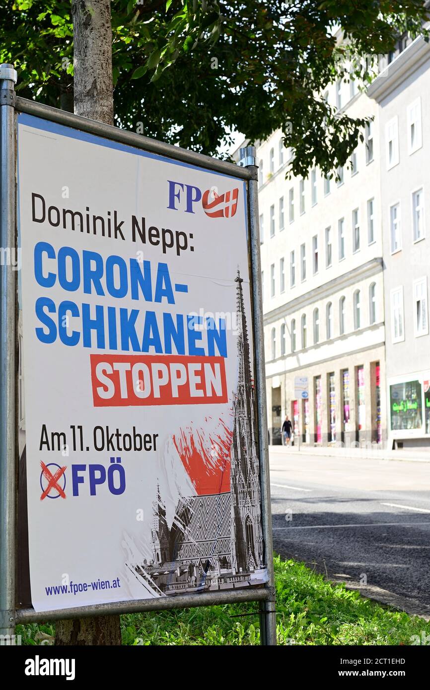 Vienne, Autriche. Affiches électorales du FPÖ (Parti de la liberté Autriche) pour les élections municipales sur 11 octobre 2020 à Vienne. Inscription 'top corona harcèlement'. Banque D'Images