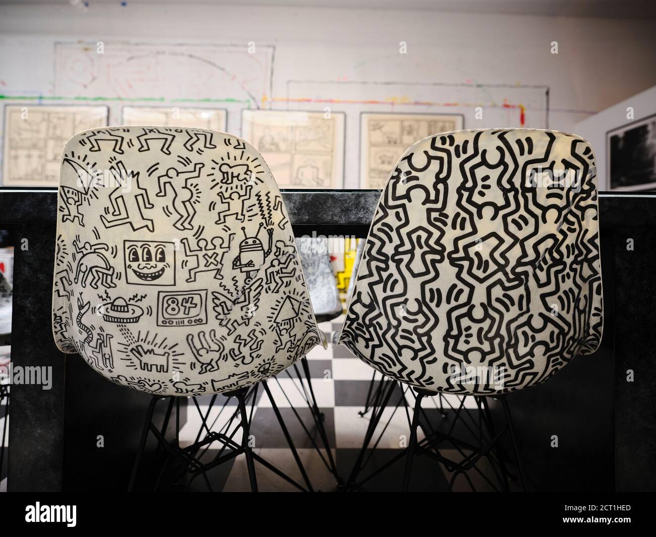 Chaises dans le studio de Keith Haring. Banque D'Images