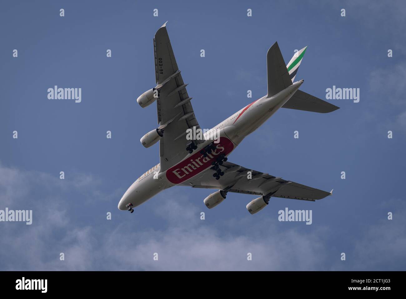 Emirates A380 en approche de l'aéroport de Heathrow à Londres, Royaume-Uni Banque D'Images